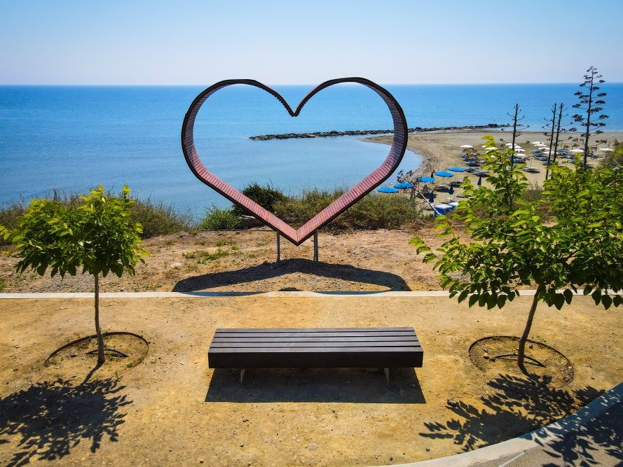 Instagrammable Photo Benches with Views
